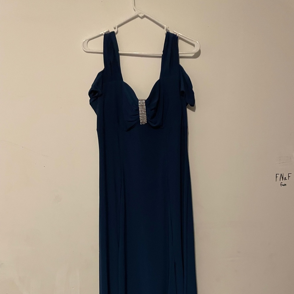 long navy blue colored dress, off the shoulder sleeves, slit just above the knee
